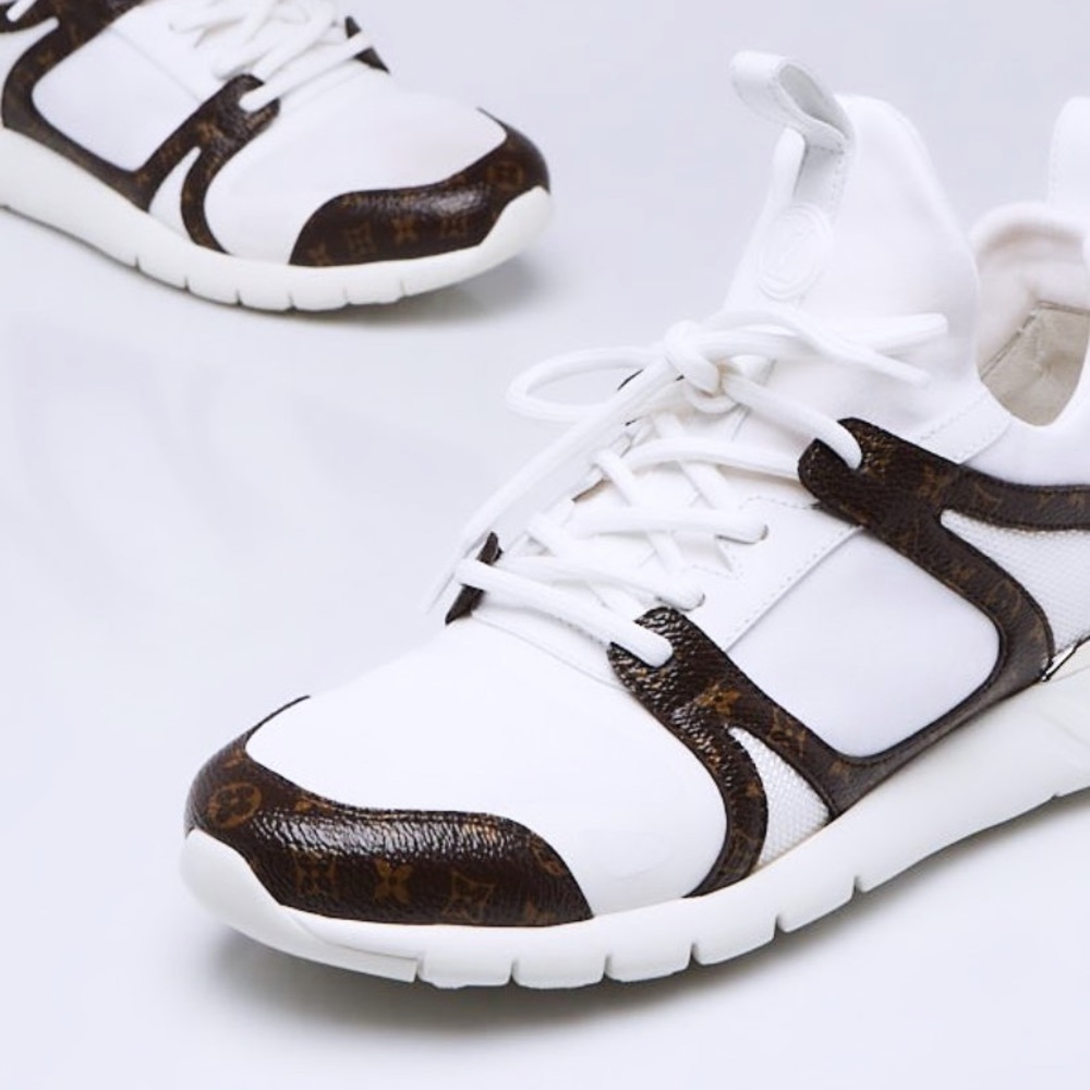 LOUIS VUITTON SNEAKER SIZE 37